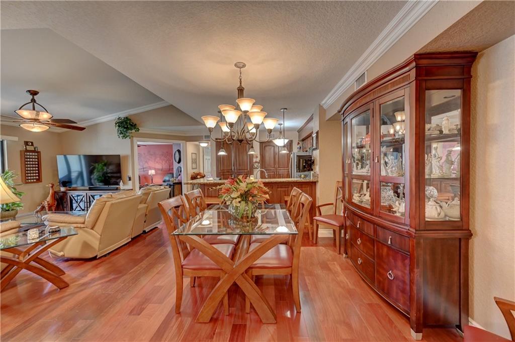 HOLLYWOOD PARC - Residential