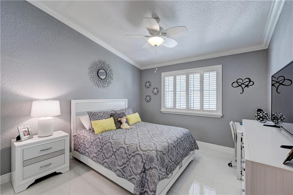 HOLLYWOOD PARC - Residential