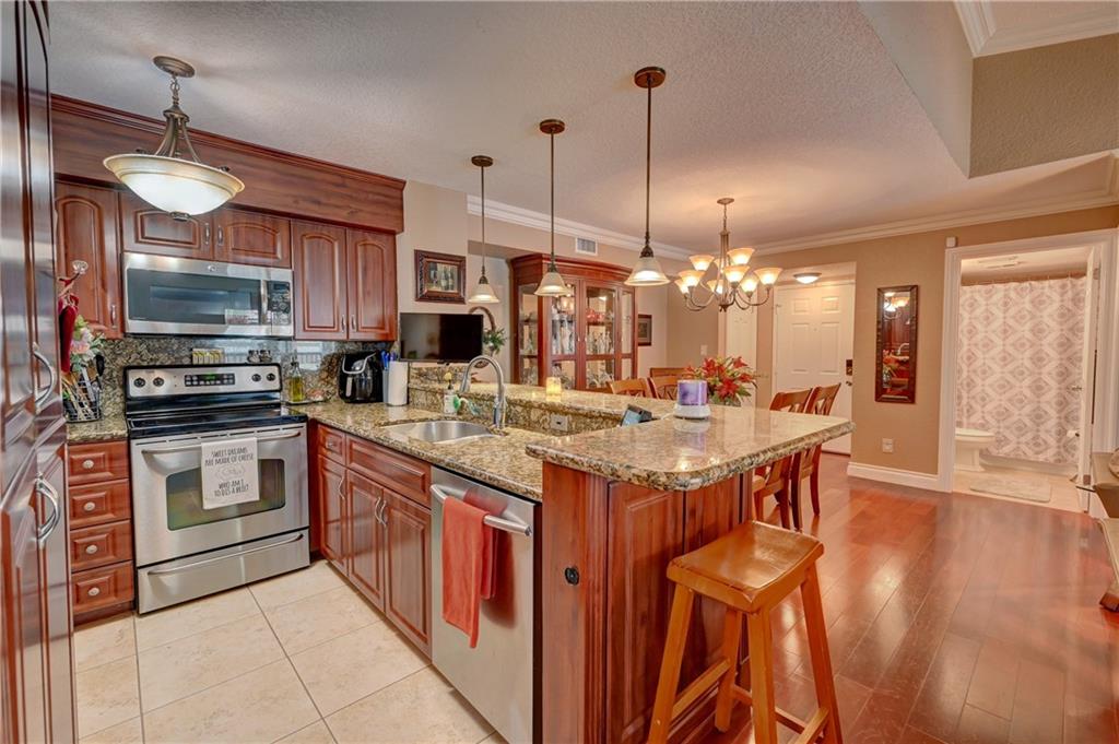 HOLLYWOOD PARC - Residential