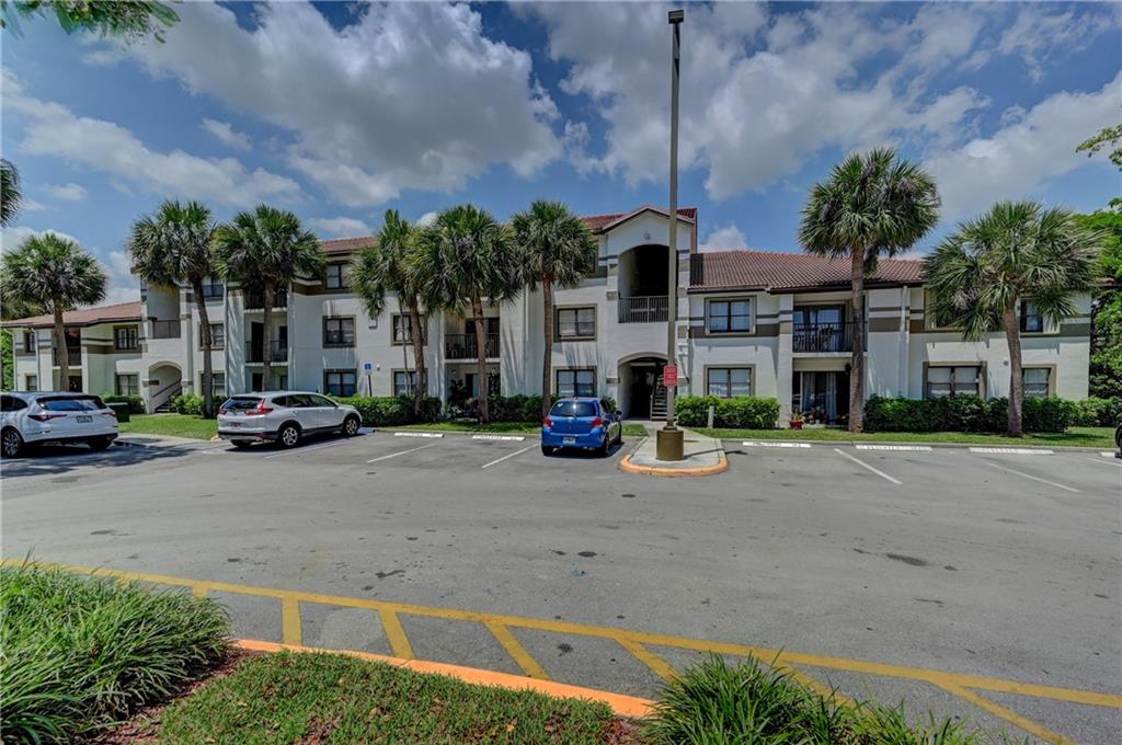 HOLLYWOOD PARC - Residential