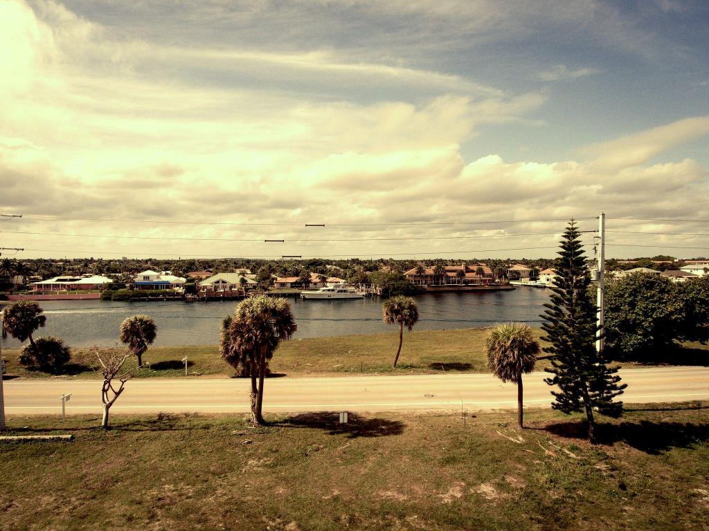 Hillsboro Mile - Land