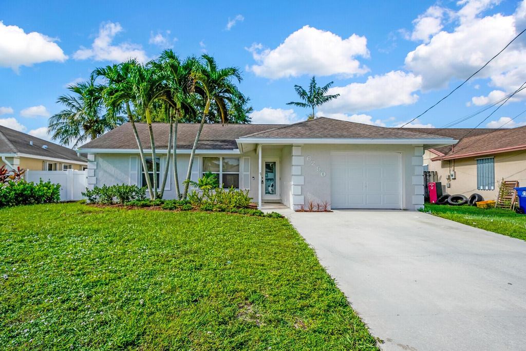 Photo of 6250 Robinson Street, Jupiter, FL 33458 (MLS # R10906797)