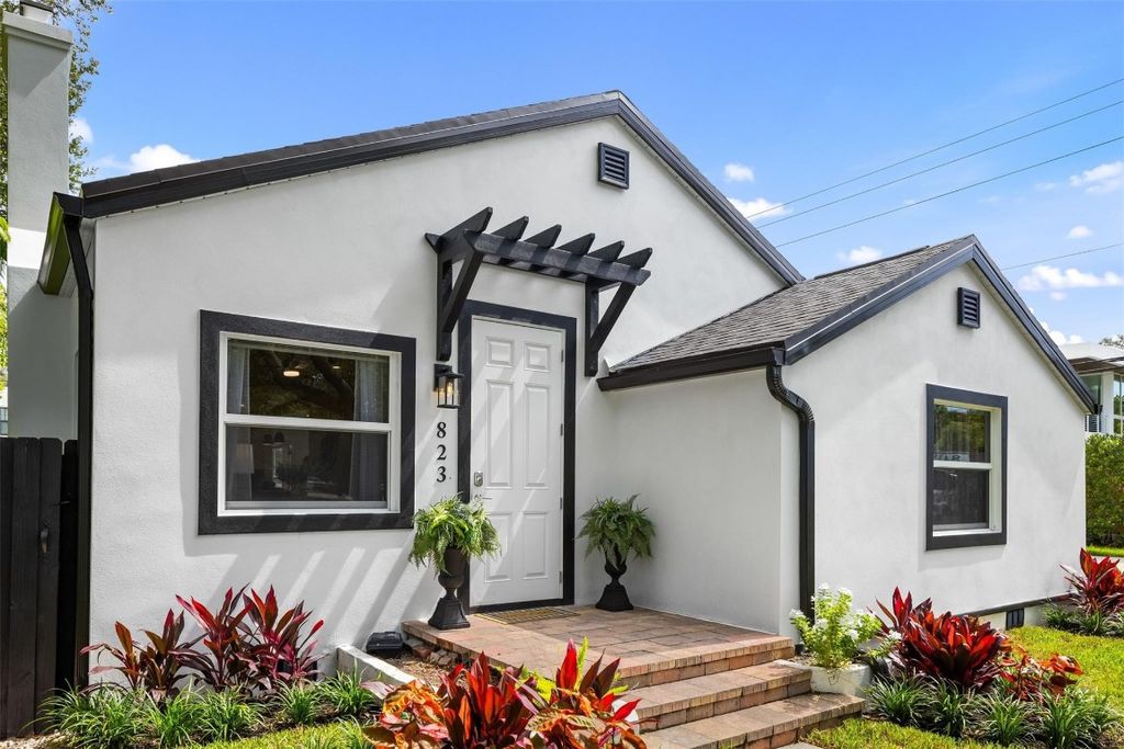 Photo of 823 SE 7th Street, Fort Lauderdale, FL 33301 (MLS # F10518244)