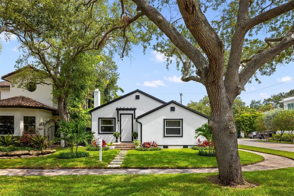Photo of 823 SE 7th Street, Fort Lauderdale, FL 33301 (MLS # F10518244)