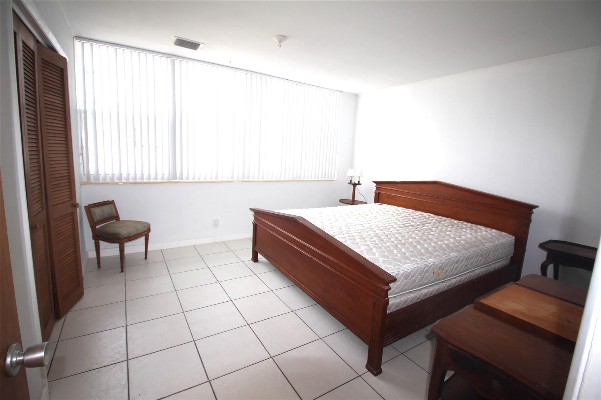 Galt Ocean Mile 34-16 B - Residential Lease