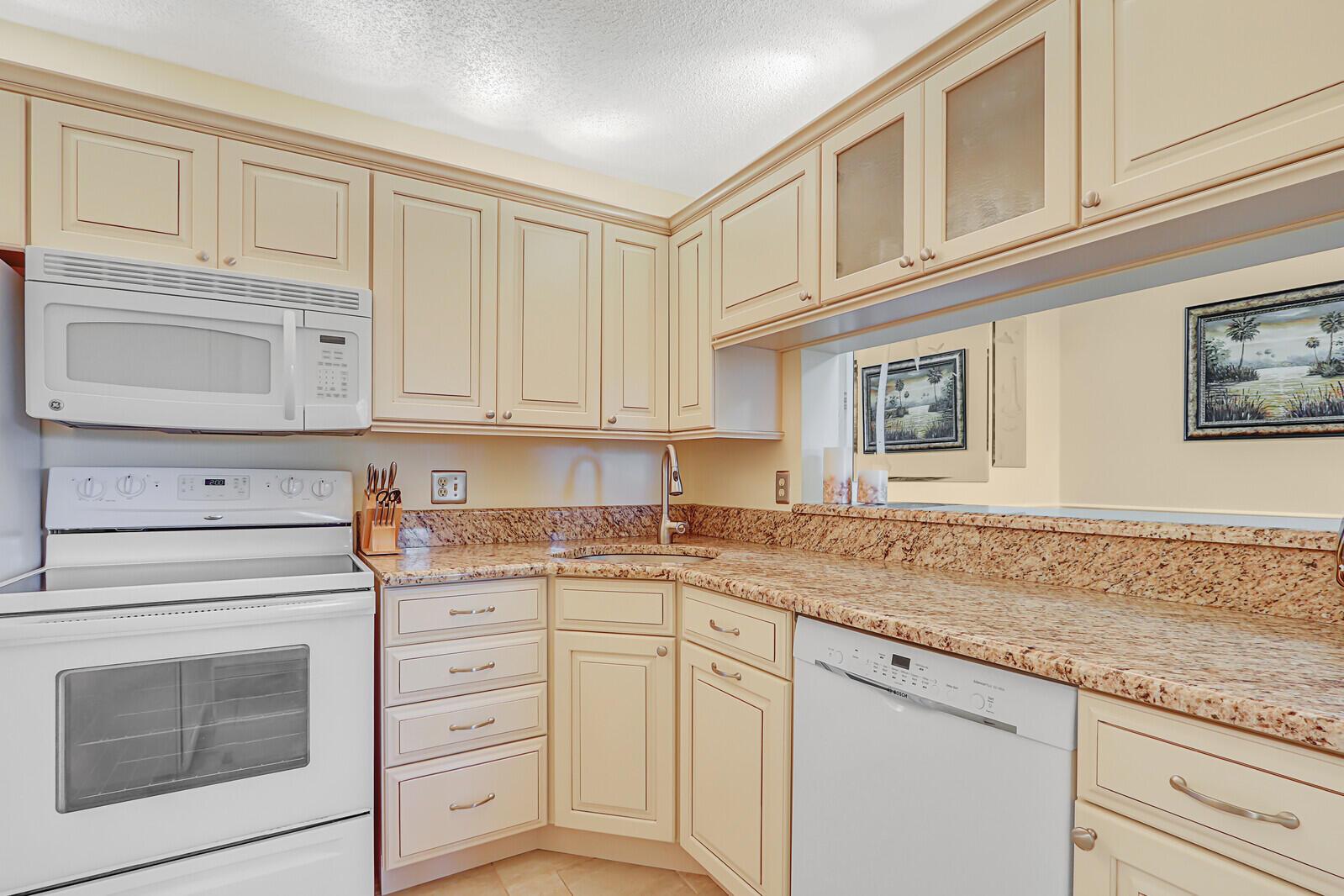 JENSEN BEACH CLUB CONDO - Residential