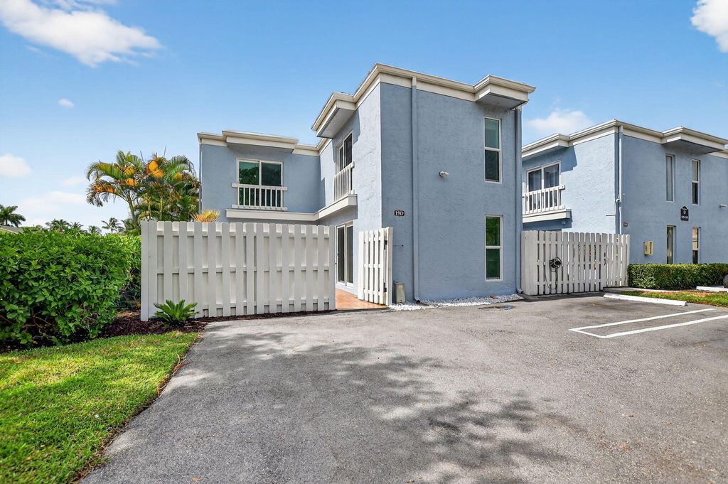 Photo of 1010 NE 8th Avenue #19d, Delray Beach, FL 33483 (MLS # R11114291)