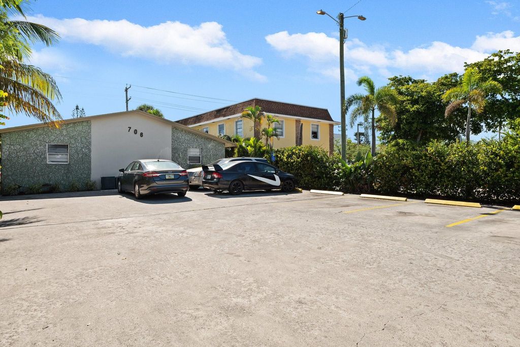 Photo of 706 N G Street, Lake Worth Beach, FL 33460 (MLS # F10434012)