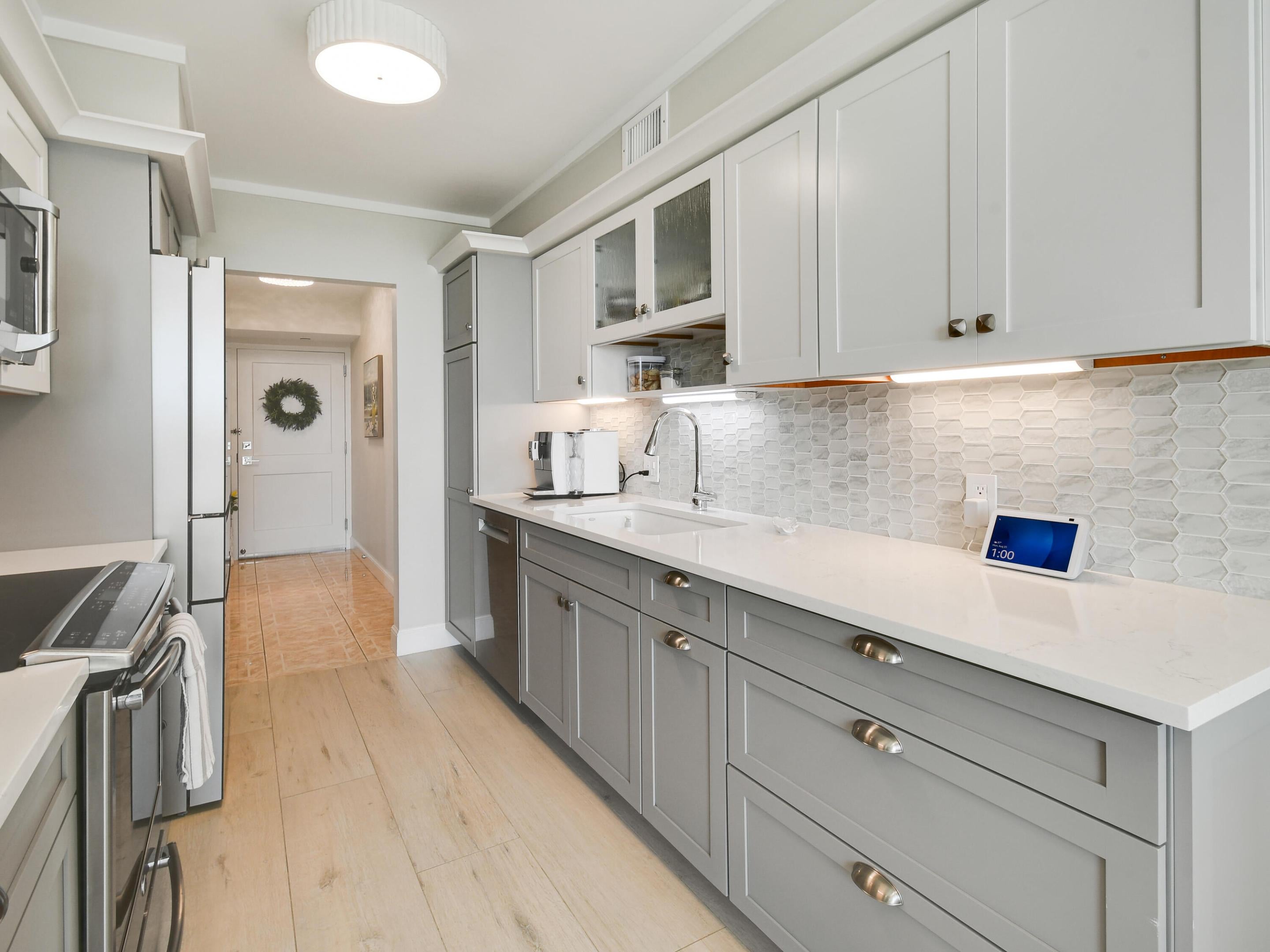 3400 N OCEAN Drive 908, Singer Island, FL, 33404/$999,750 4 3400 N OCEAN Drive 908
