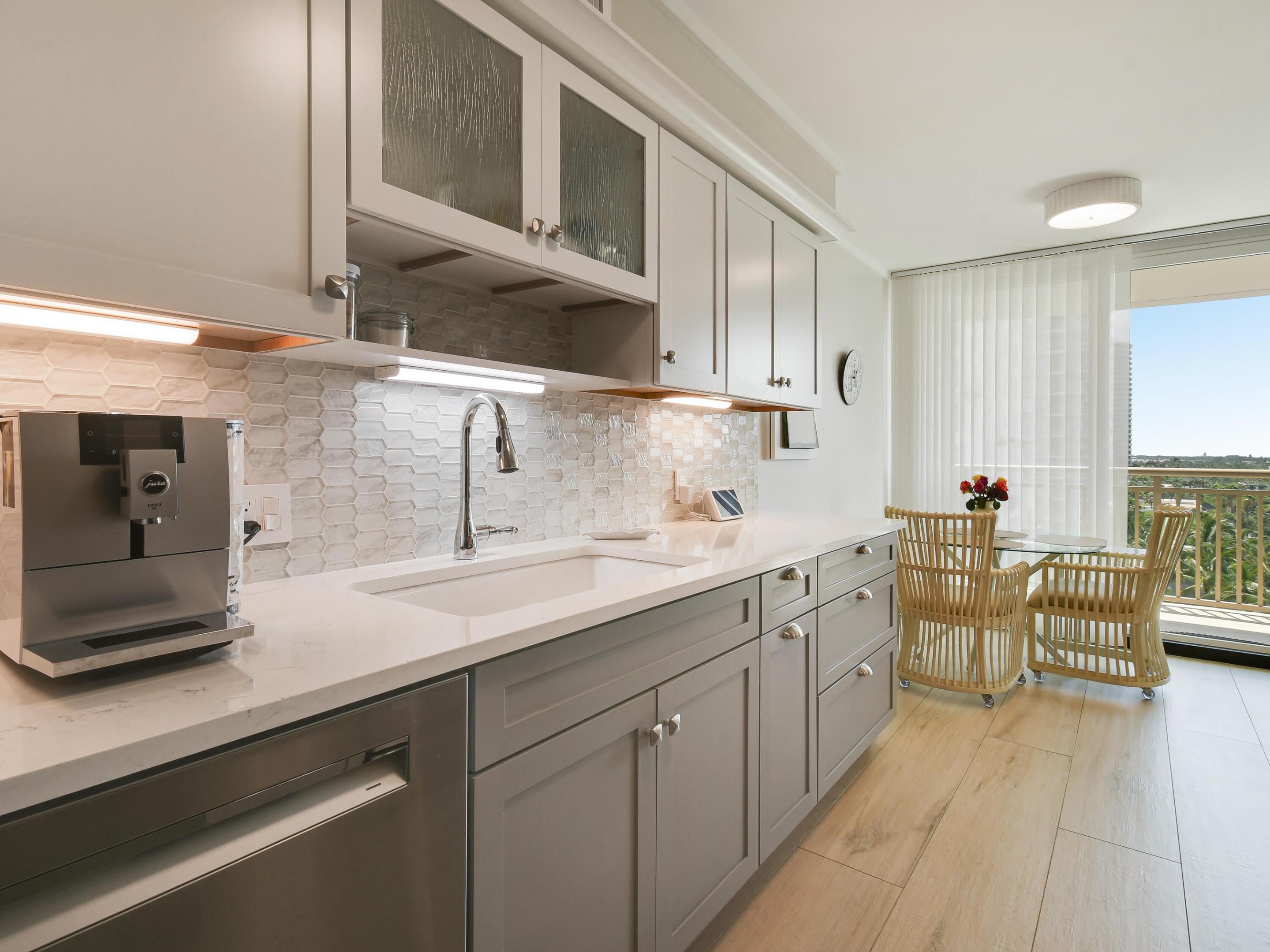 3400 N OCEAN Drive 908, Singer Island, FL, 33404/$999,750 3 3400 N OCEAN Drive 908