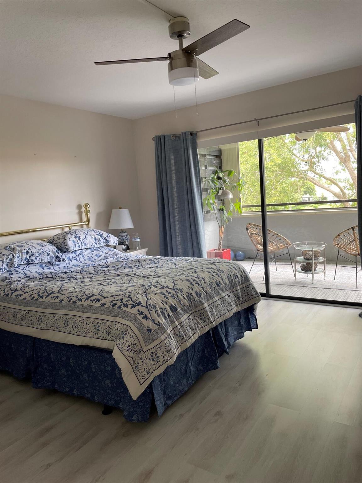 SHORES AT WELLINGTON COND - Residential