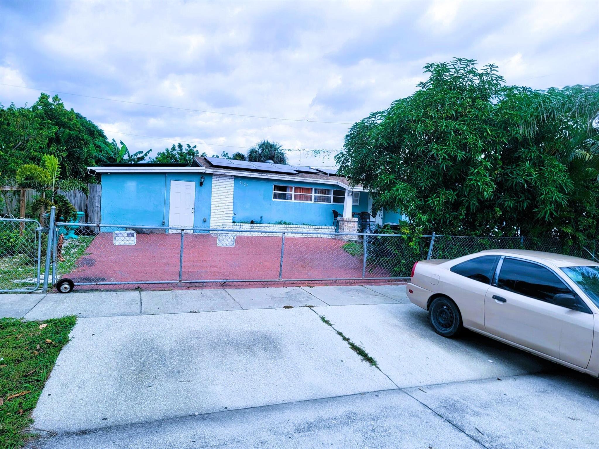 Welcome to this charming single-family home with 3 bedrooms and 2 bathrooms located in the heart of West Palm Beach. With no HOA restrictions, this property offers the freedom and flexibility you've been looking for.Comes with Solar Electric PowerEnjoy an open floor plan with a bright living area, a functional kitchen, and spacious bedrooms. The home includes a large yard perfect for entertaining, kids, or pets, and there's plenty of room for your boat or recreational vehicles.Conveniently situated near shopping, dining, schools, and just a short drive to beaches and downtown West Palm Beach, this home combines comfort and convenience.Don't miss the chance to live in a well-located home with space to make it your own.📍 3 Bedrooms | 2 Bathrooms | No HOA | Boat Frie