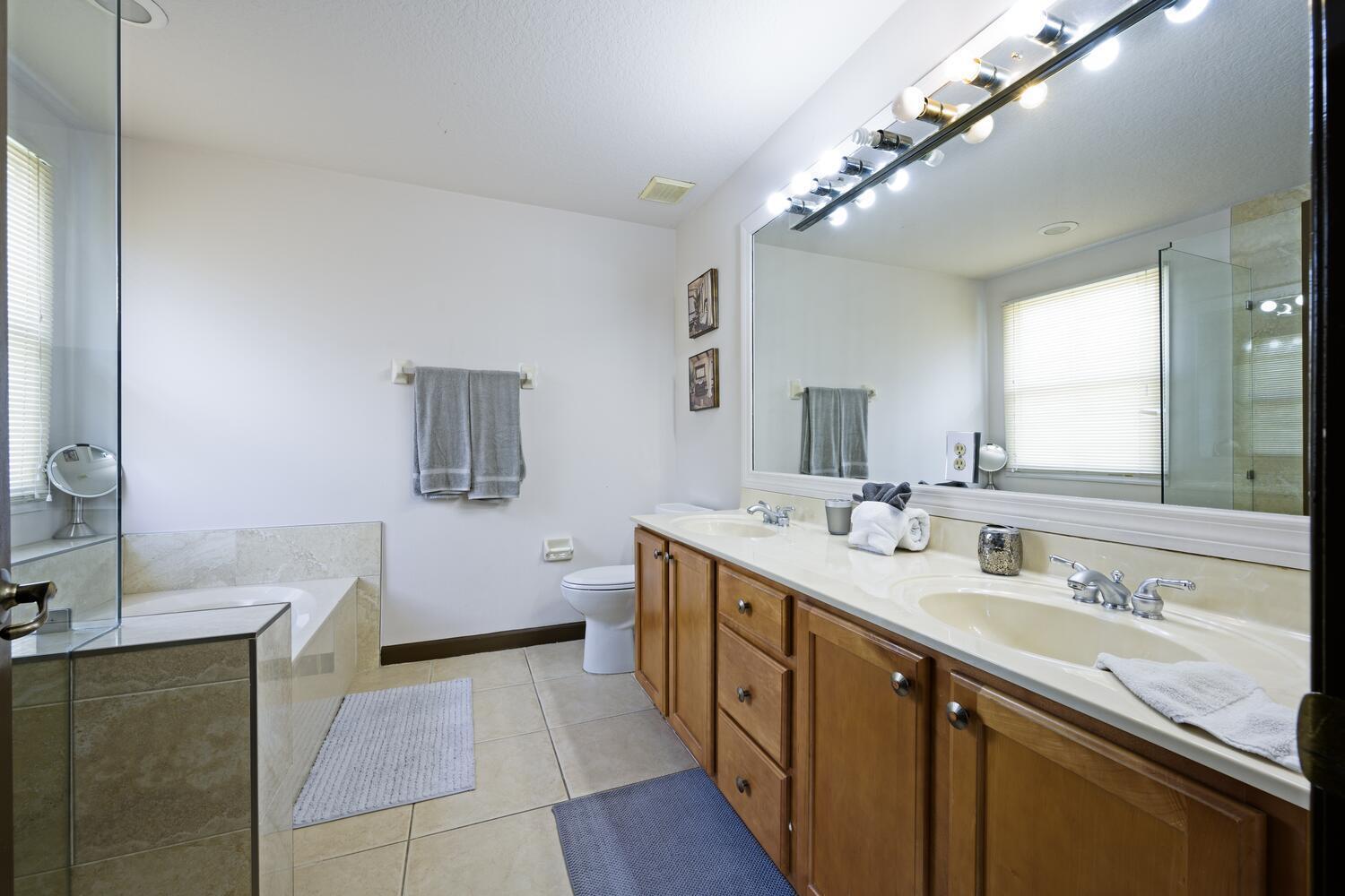 GABLES AT NORTHLAKE 1 - Residential