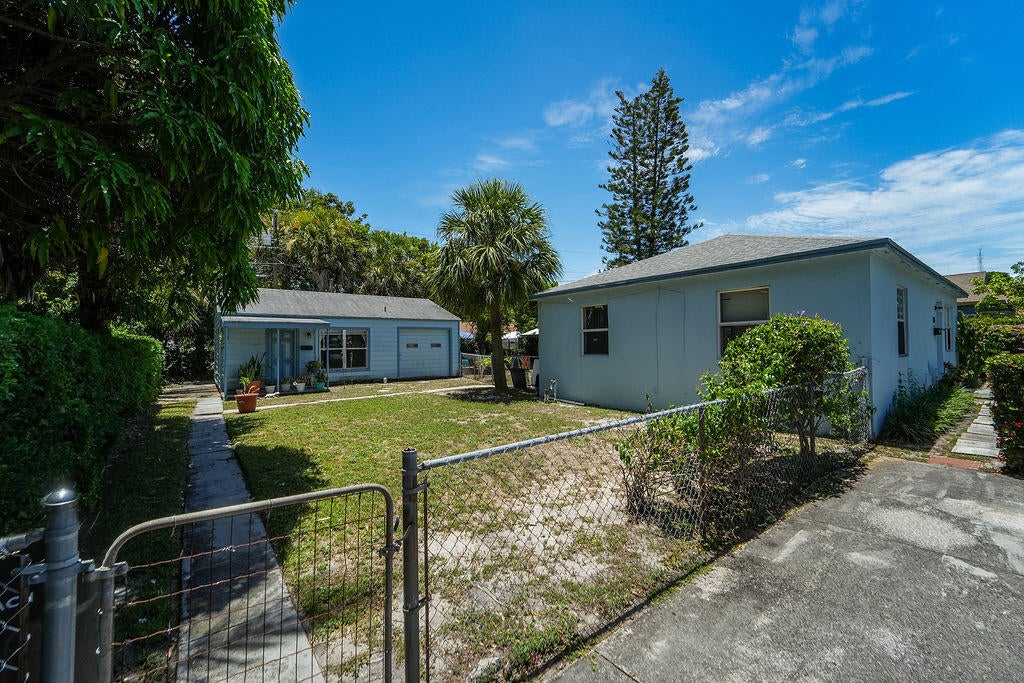 Photo of 726 41st Street, West Palm Beach, FL 33407 (MLS # B26053576)
