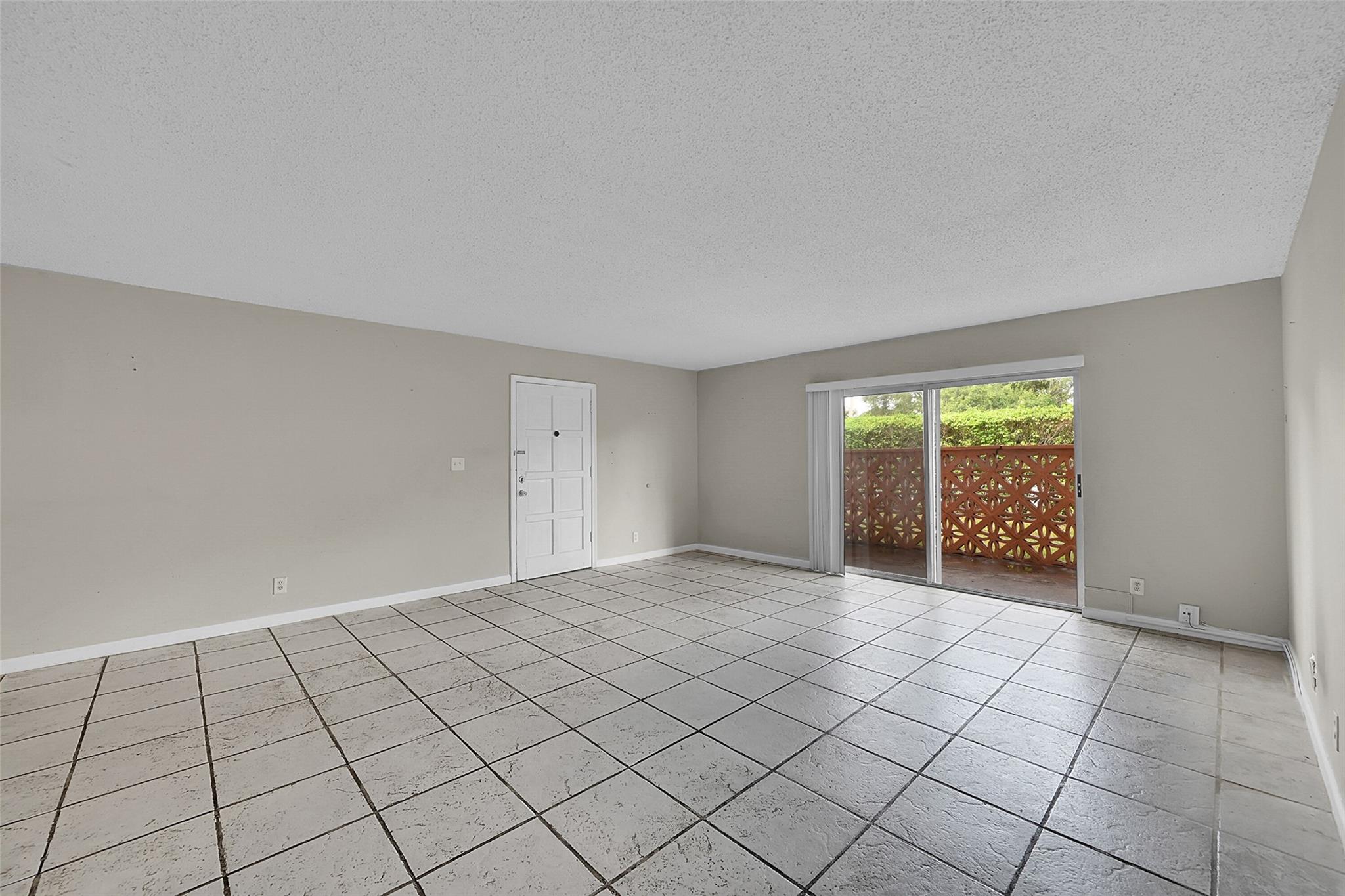 PALM VILLAS - Residential Lease