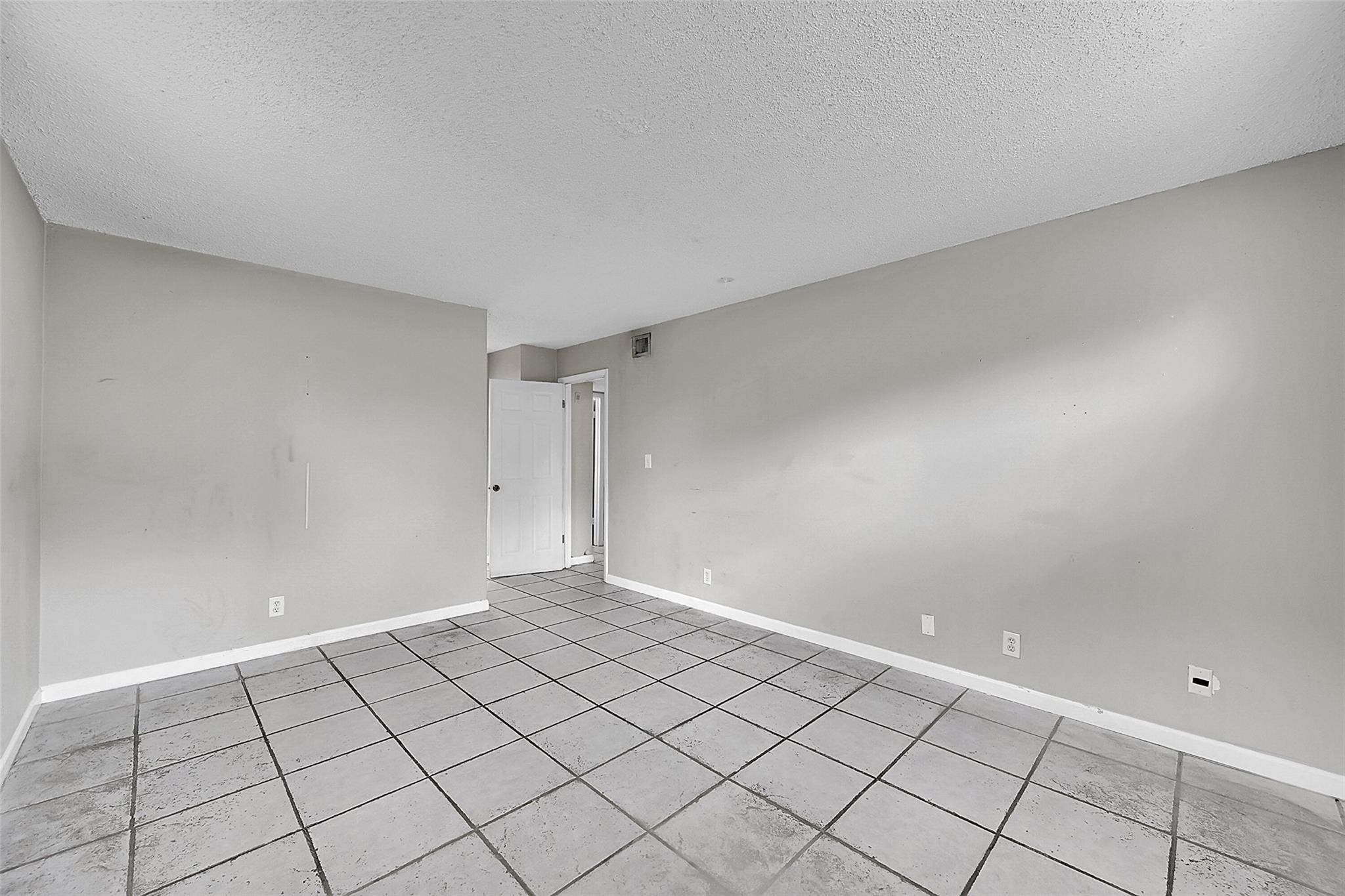 PALM VILLAS - Residential Lease