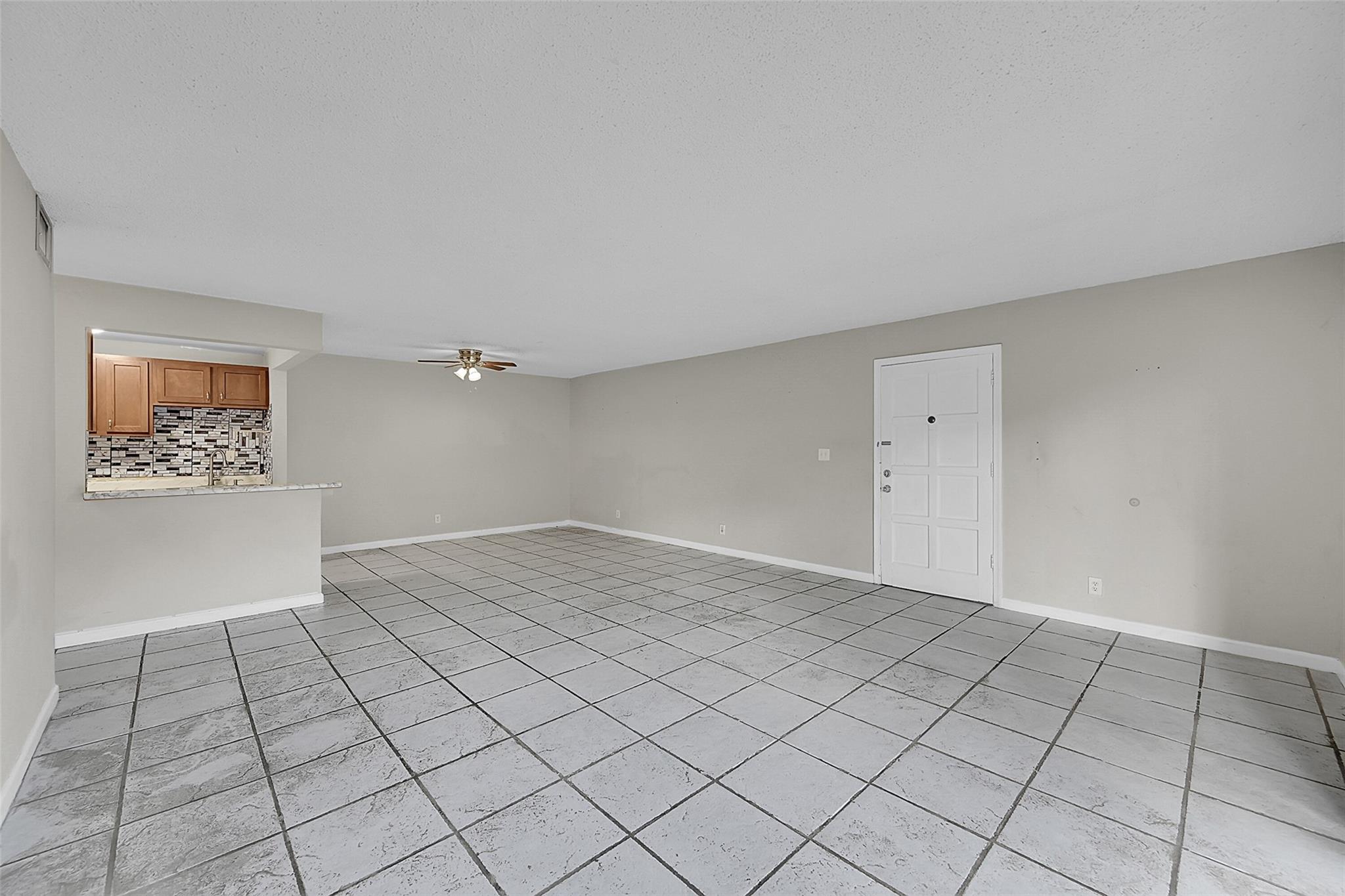 PALM VILLAS - Residential Lease