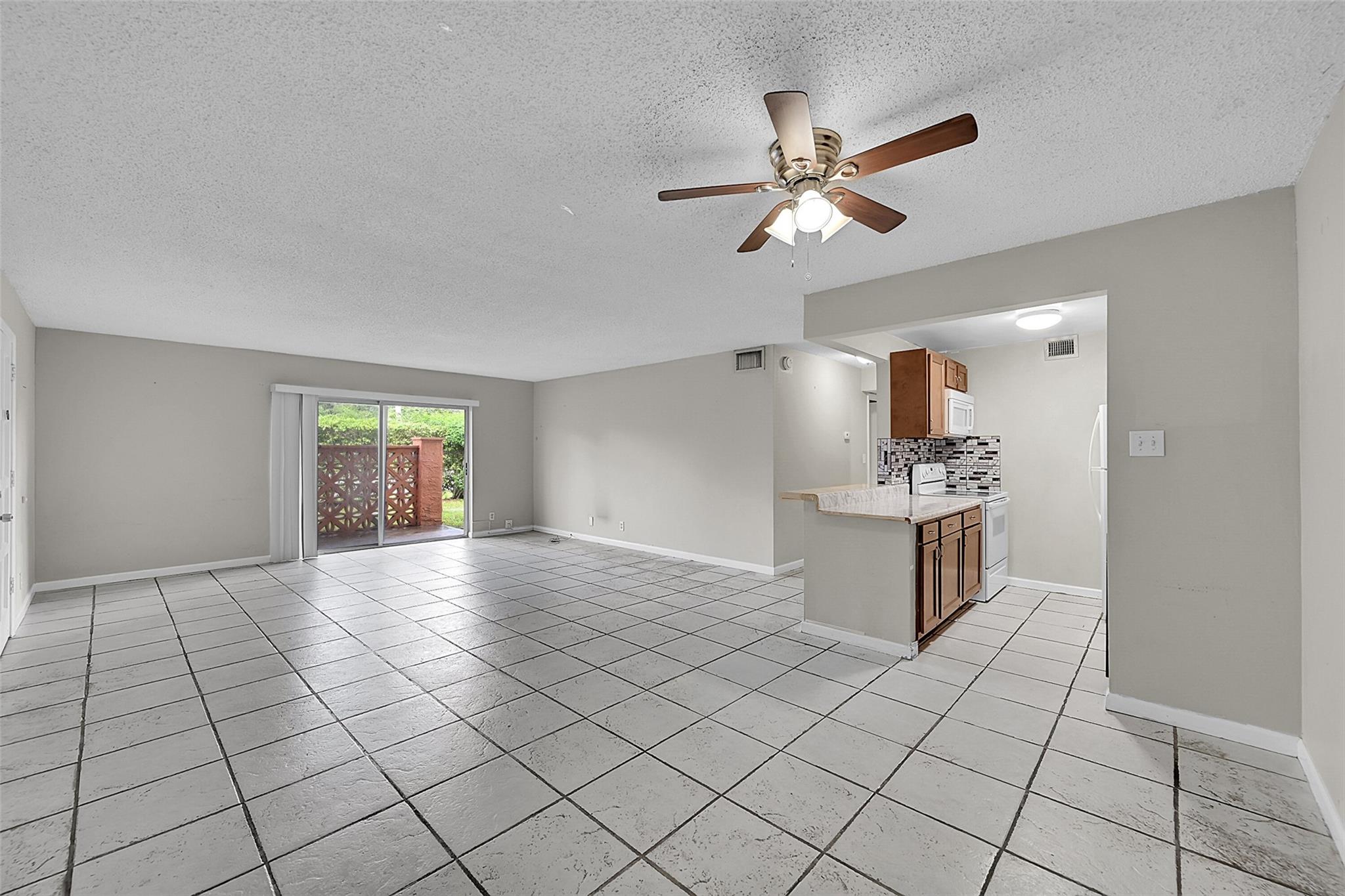 PALM VILLAS - Residential Lease