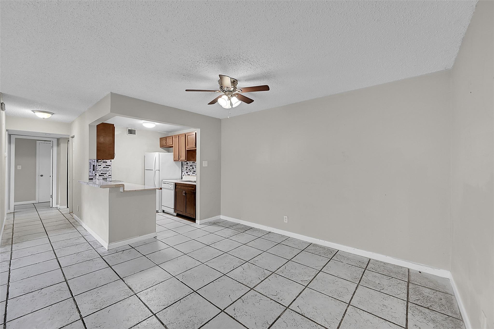 PALM VILLAS - Residential Lease