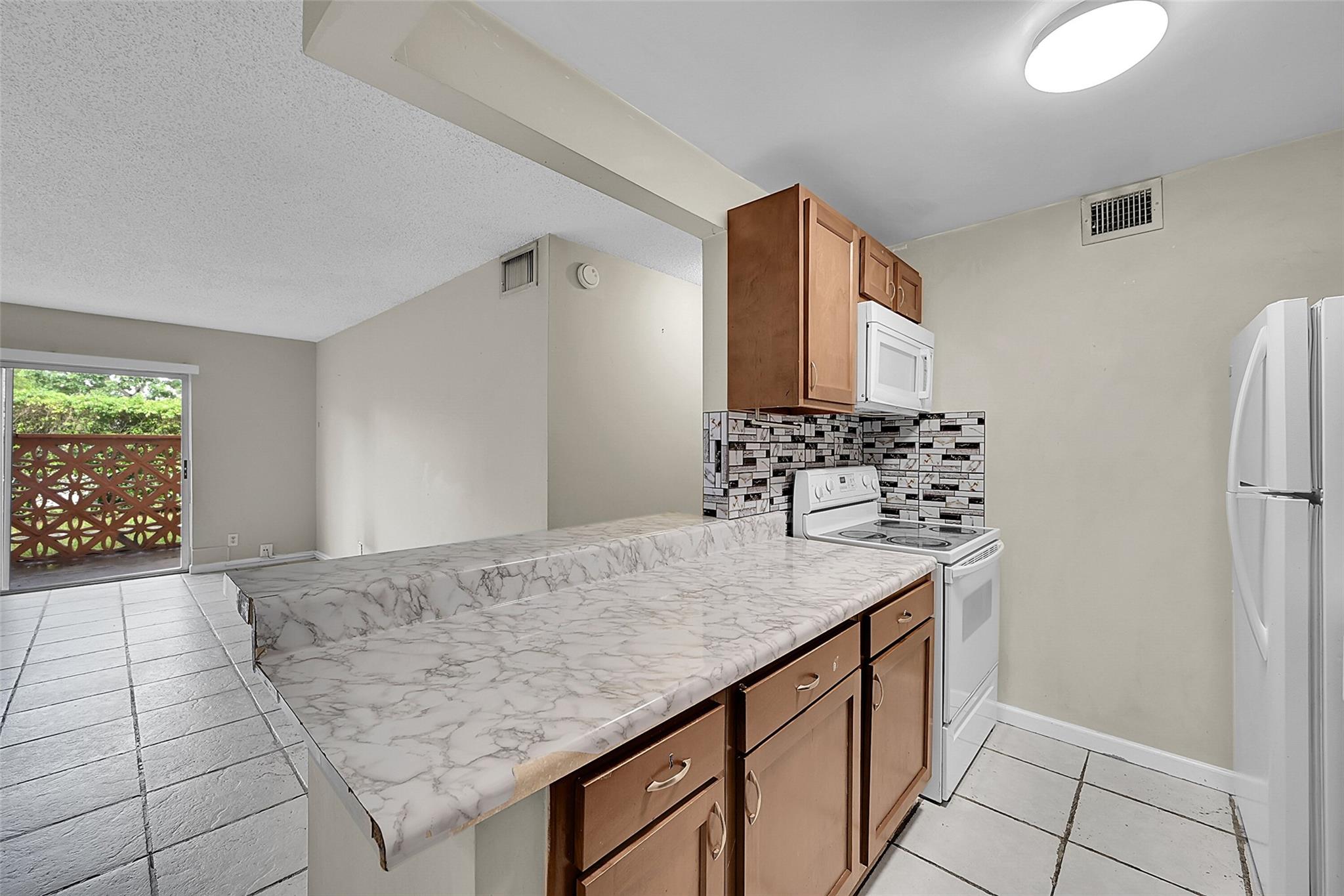 PALM VILLAS - Residential Lease
