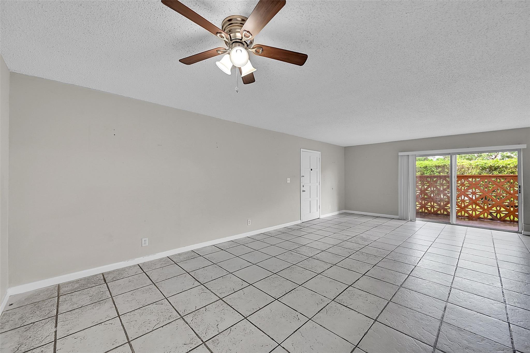 PALM VILLAS - Residential Lease