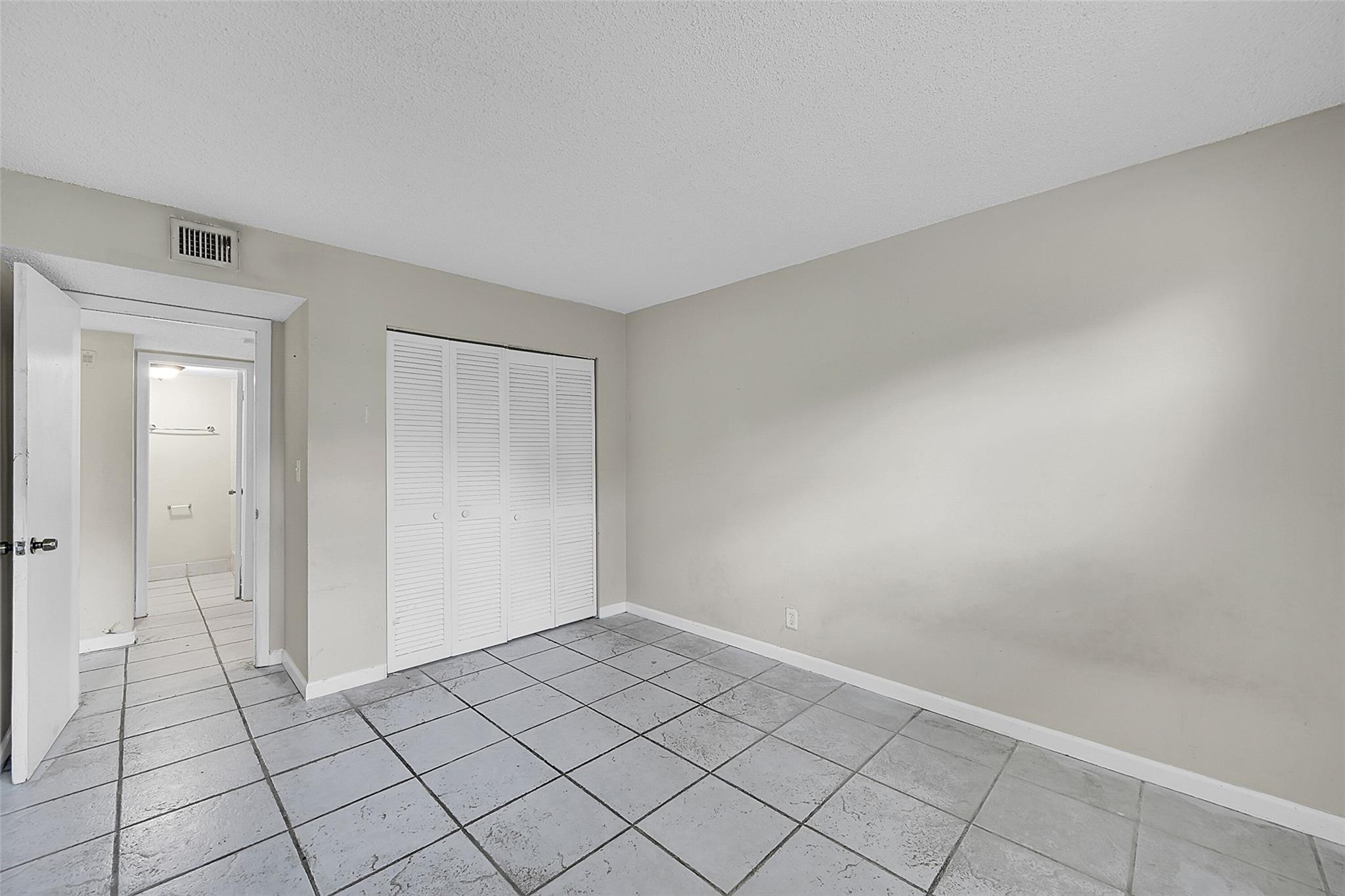 PALM VILLAS - Residential Lease