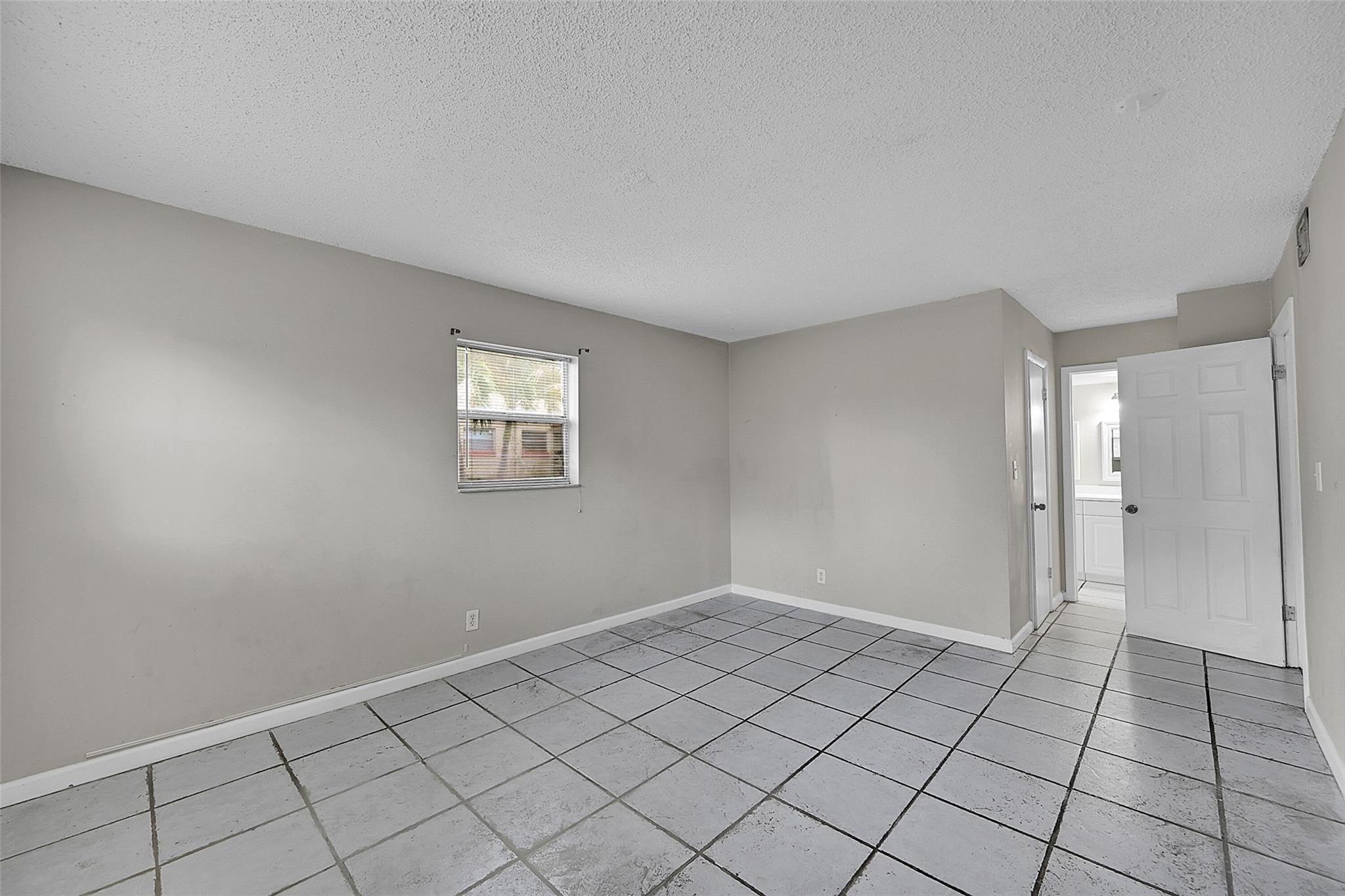 PALM VILLAS - Residential Lease