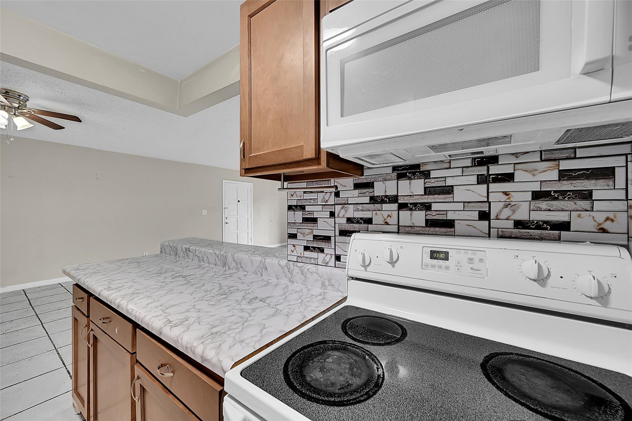 PALM VILLAS - Residential Lease
