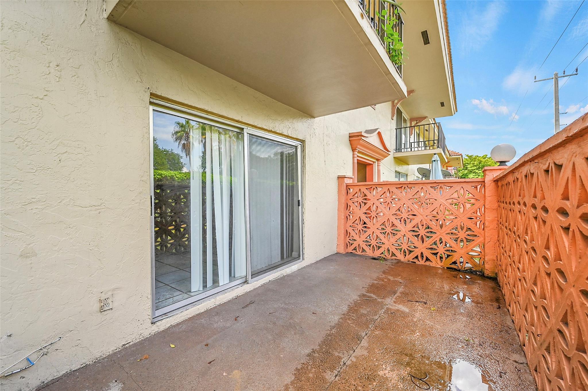 PALM VILLAS - Residential Lease