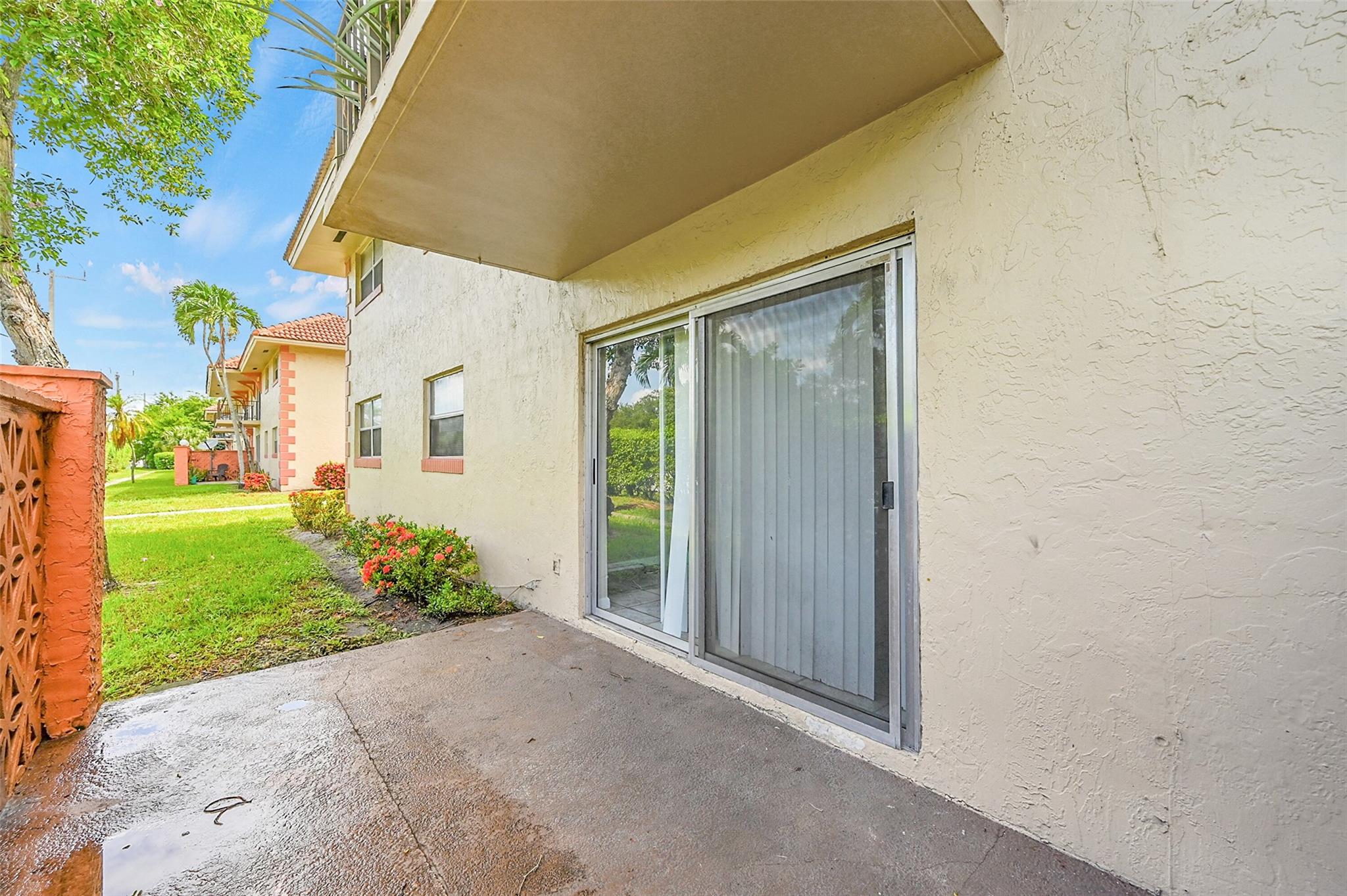 PALM VILLAS - Residential Lease