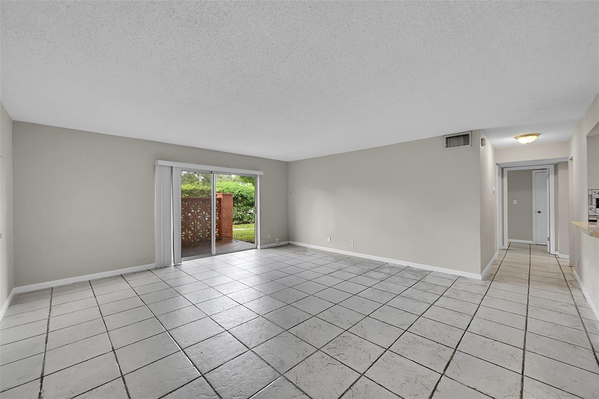 PALM VILLAS - Residential Lease