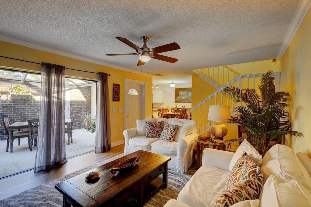 Photo of 1123 11th Terrace, Palm Beach Gardens, FL 33418 (MLS # R10999934)