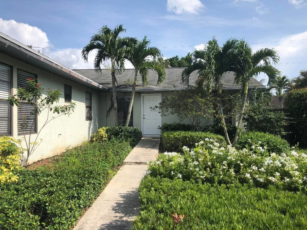 Photo of 6034 Wolfe Street S, Jupiter, FL 33458 (MLS # R10992326)