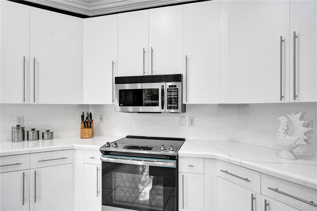 HARBOUR SPRINGS AT MISSIO - Residential