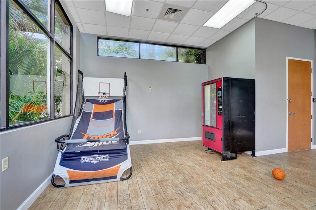 HARBOUR SPRINGS AT MISSIO - Residential