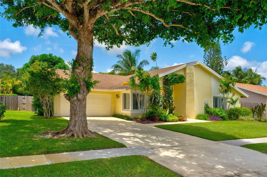 Photo of 11335 Woodchuck Drive, Boca Raton, FL 33428 (MLS # F10451332)