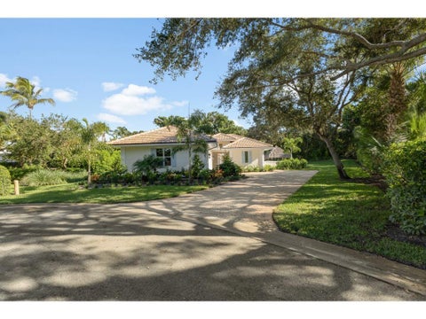 Photo of 112 Cormorant Court, Vero Beach, FL 32963 (MLS # B26090452)