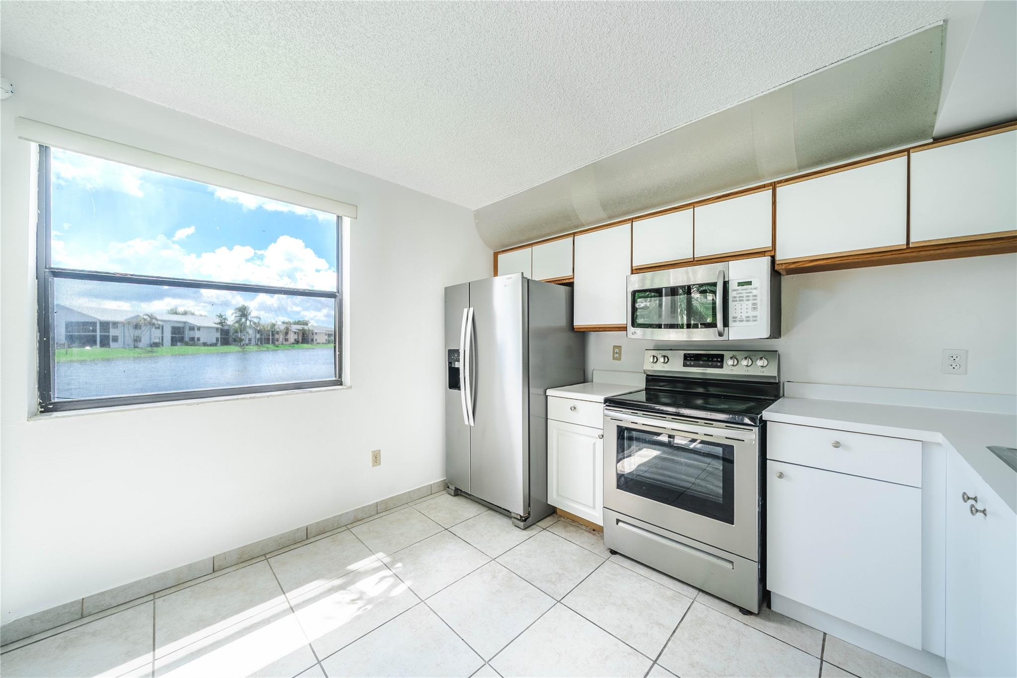 Lakeshore Condo - Residential Lease