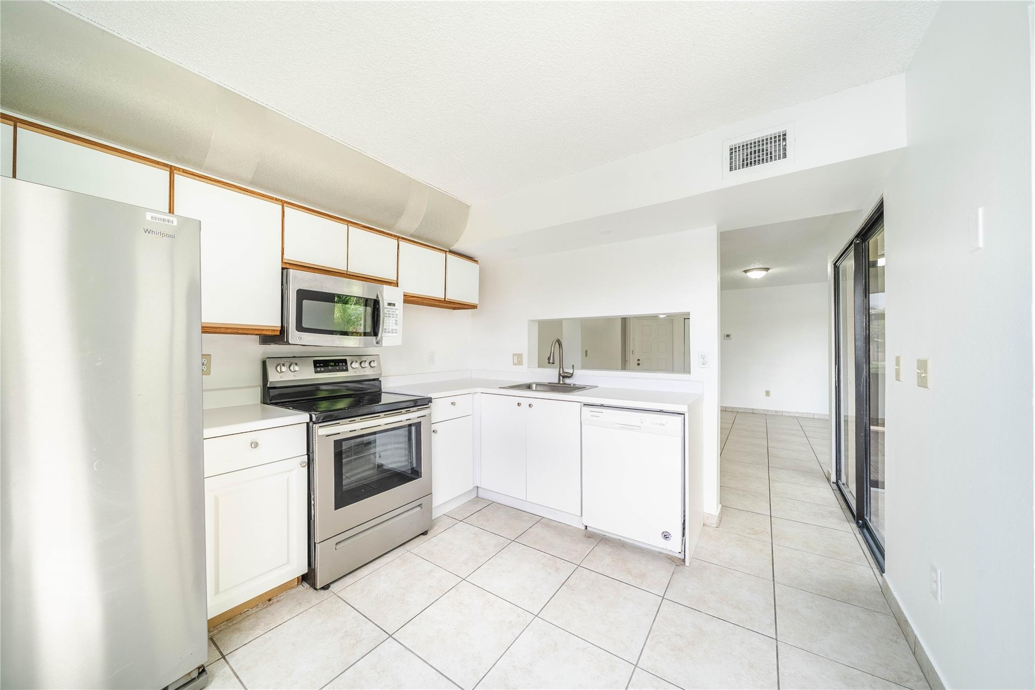 Lakeshore Condo - Residential Lease