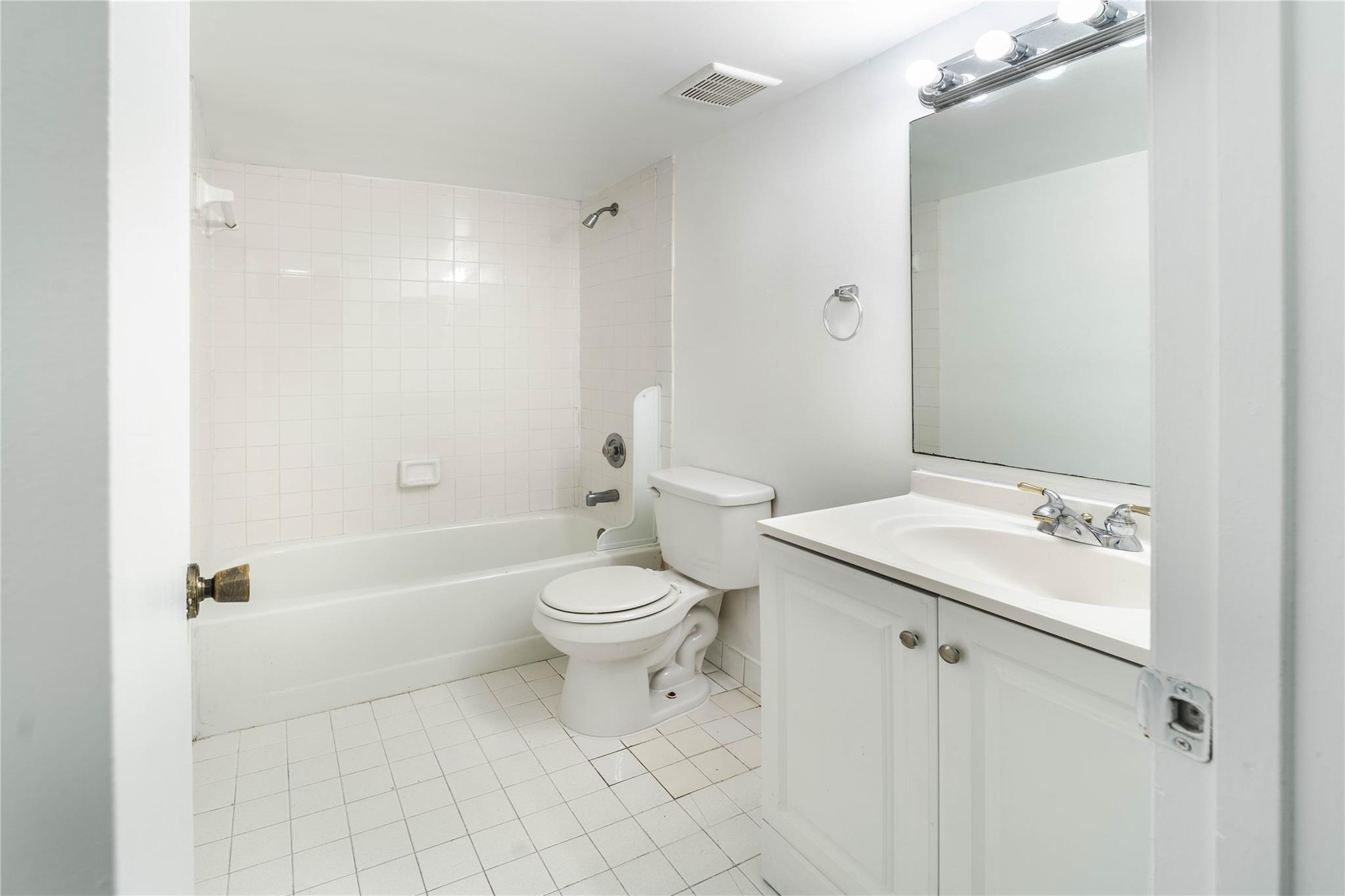 Lakeshore Condo - Residential Lease