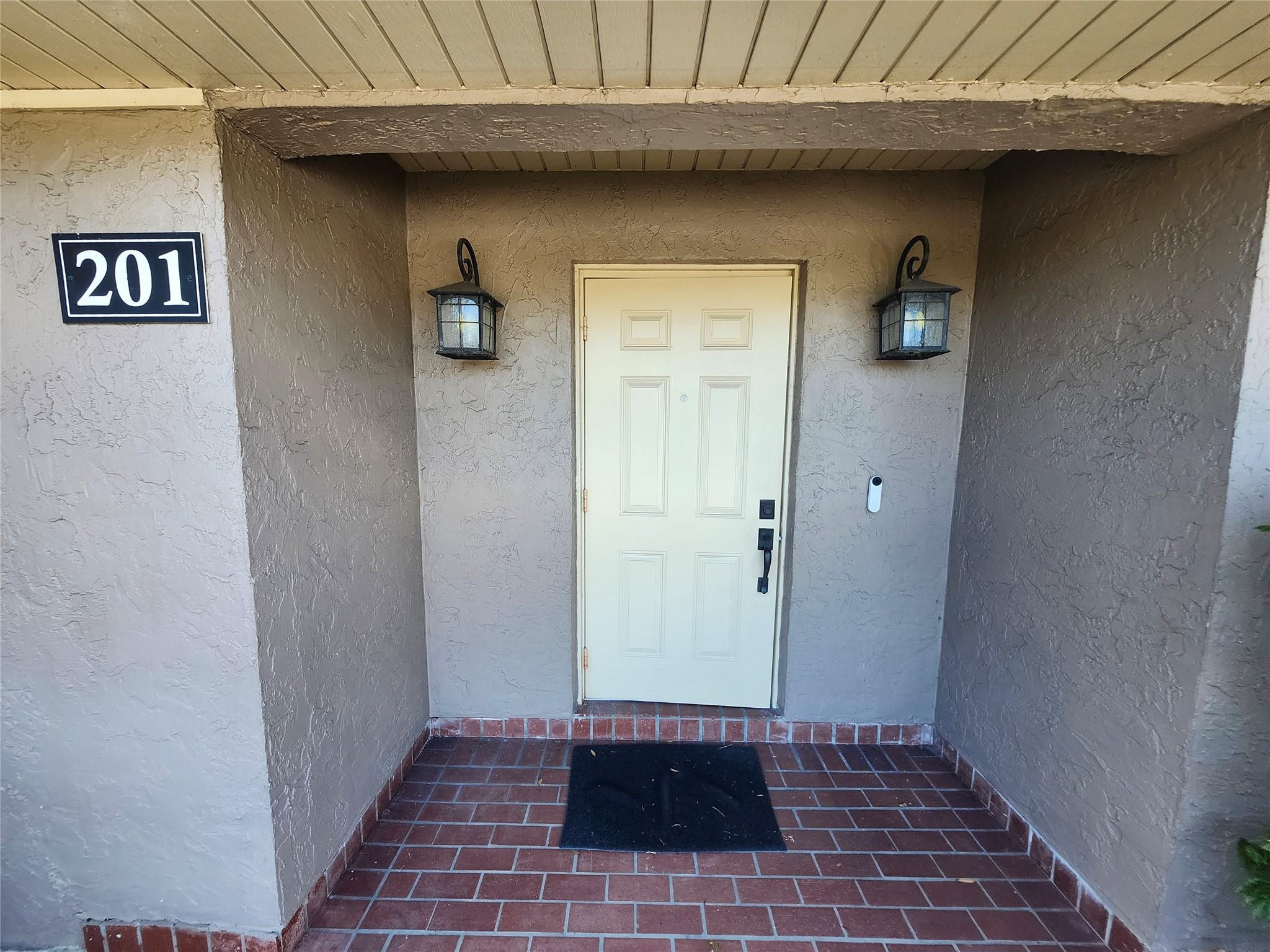 201 Dunwoody Lane 17-87