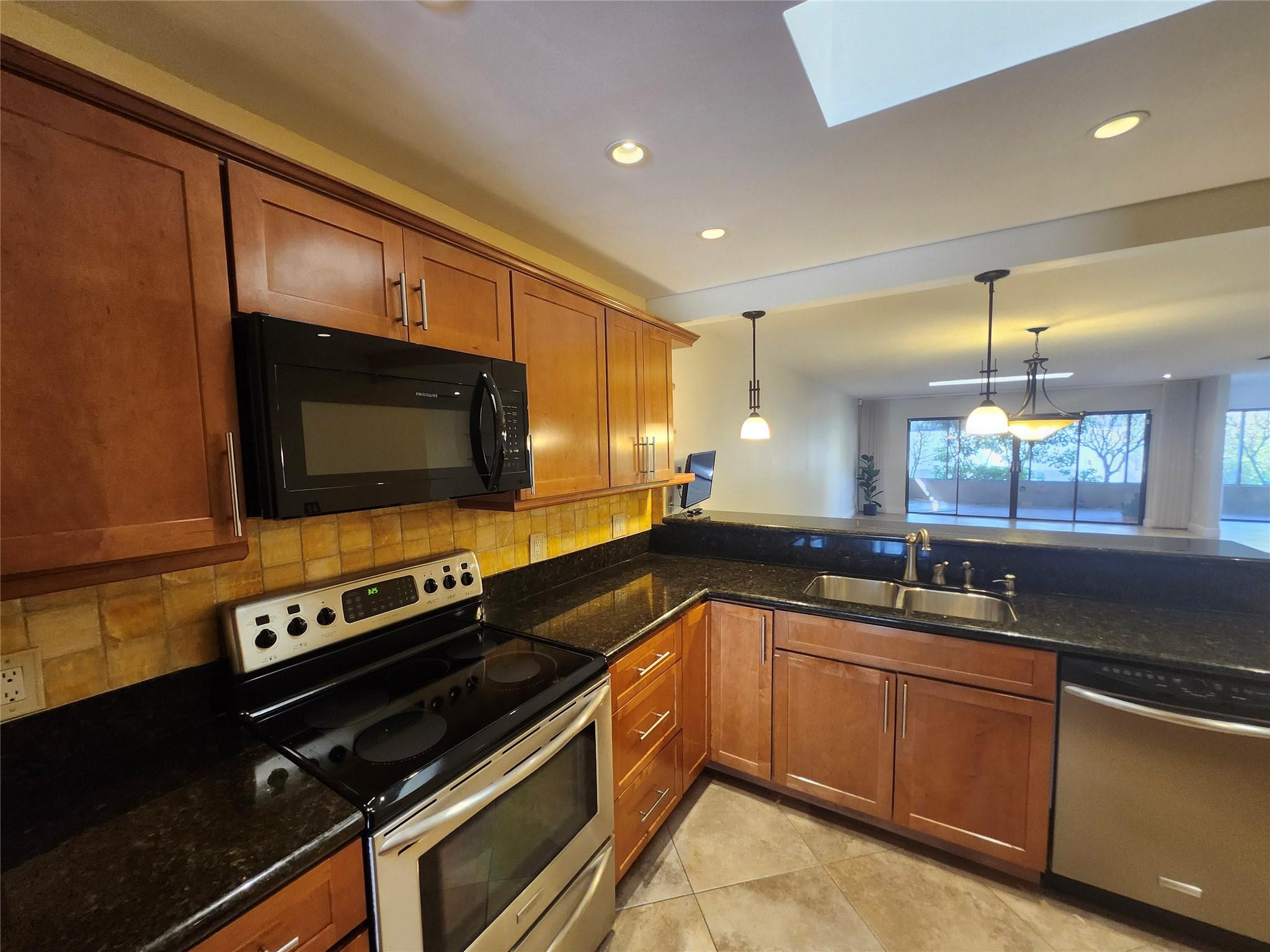 TOWNHOUSES@EMERALD HILLS - Residential