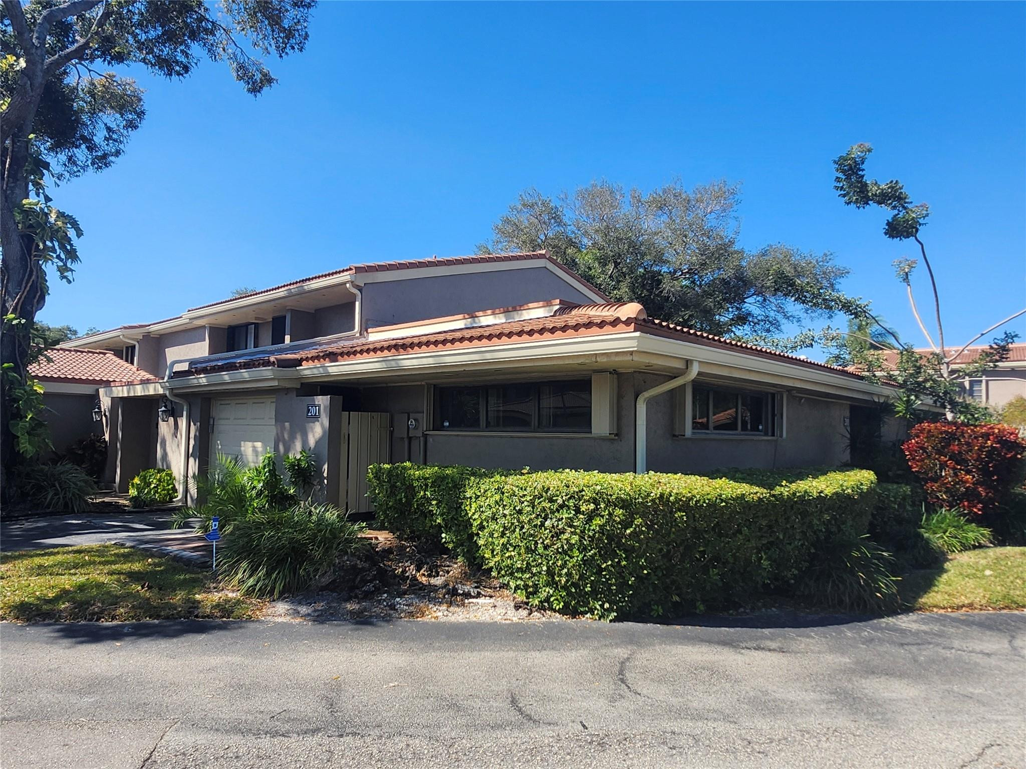 201 Dunwoody Lane 17-87