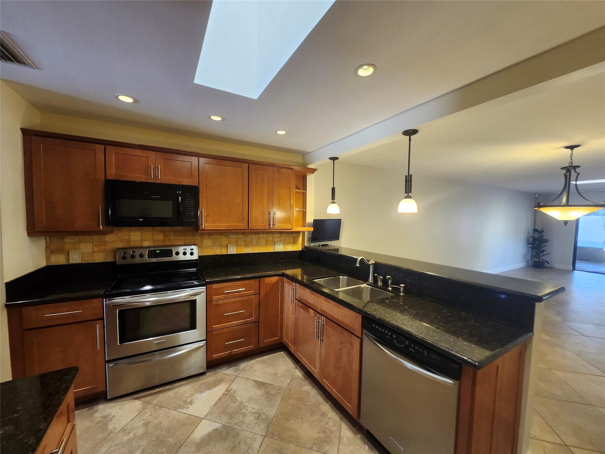 TOWNHOUSES@EMERALD HILLS - Residential