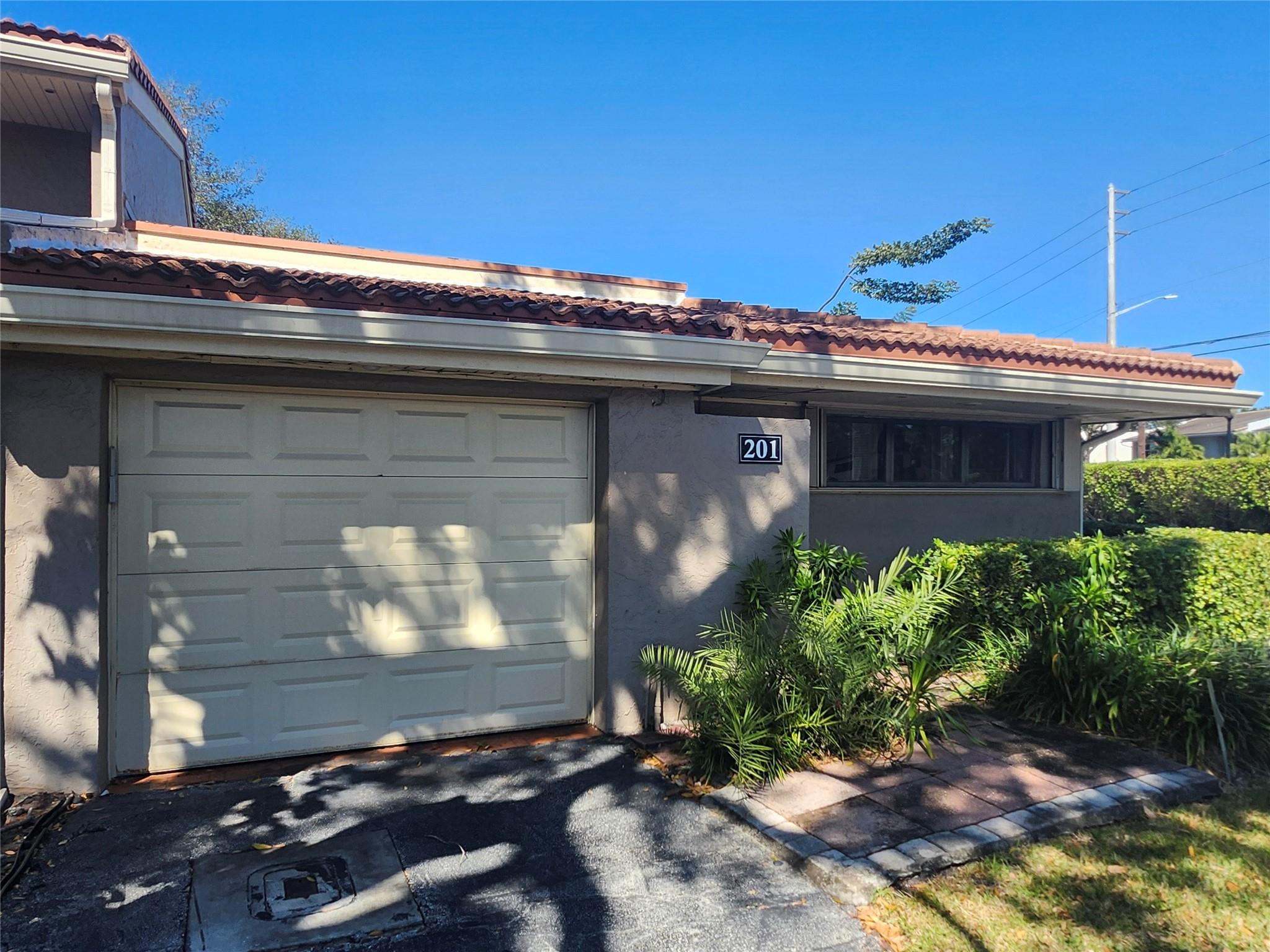 201 Dunwoody Lane 17-87