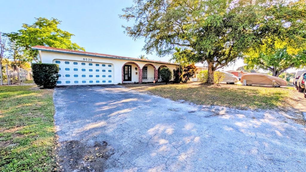 Photo of 8528 Windsor Drive, Miramar, FL 33025 (MLS # B26007303)