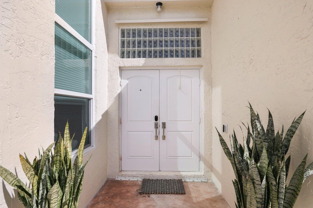 Photo of 29 Dogwood Circle, Boynton Beach, FL 33436 (MLS # R11161134)