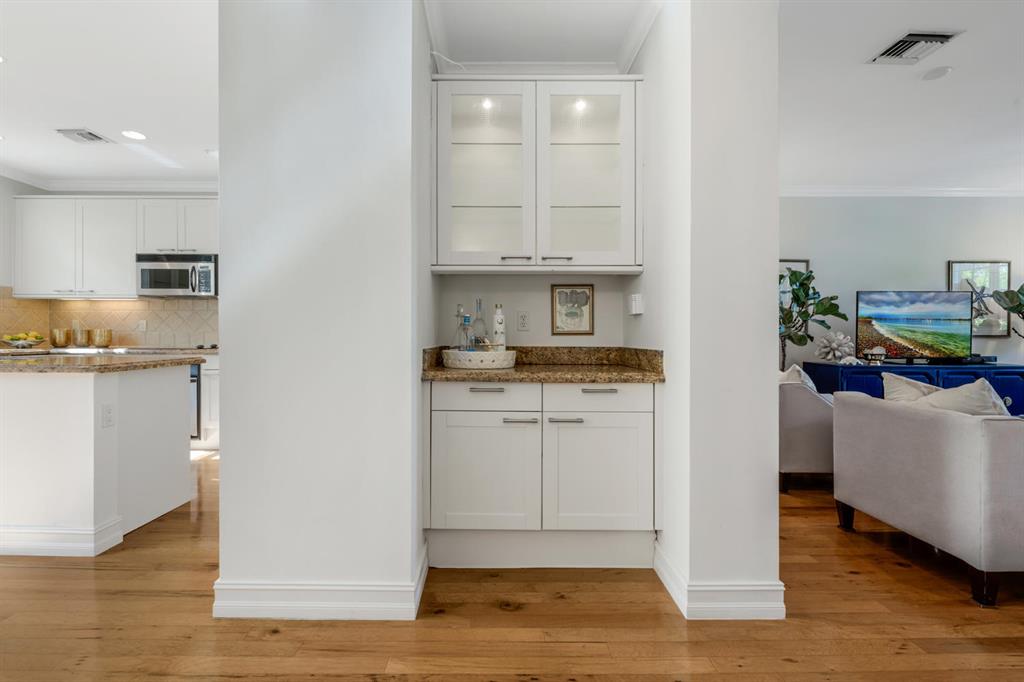 MAGNOLIA COURT - Residential