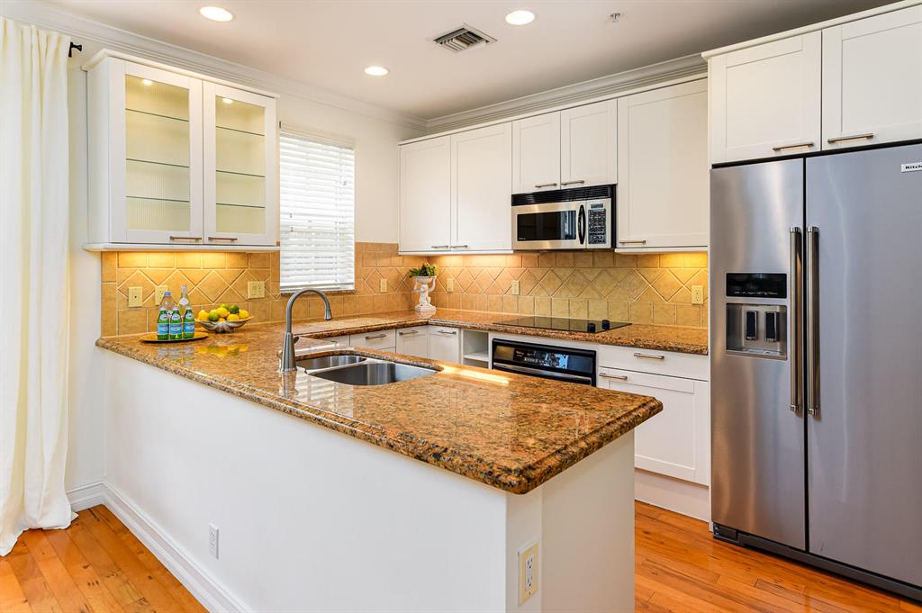 MAGNOLIA COURT - Residential