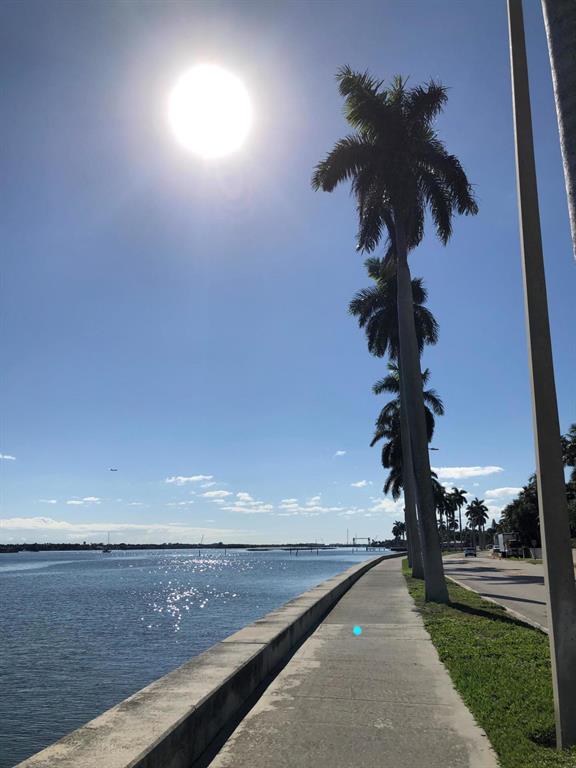 MAGNOLIA COURT - Residential